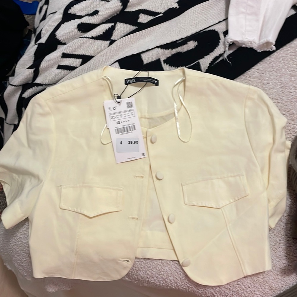 adorable NWT Zara Yellow Crop Top ⭐️🌟🌝🌻💛